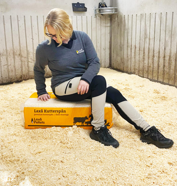 "Lättförpackad 15 kg bal med kutterspån"